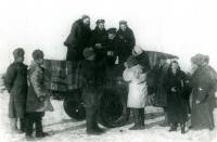 Делегация Устюженского РК ВЛКСМ в части № 97648 с подарками фронтовикам, декабрь, 1943 год.
